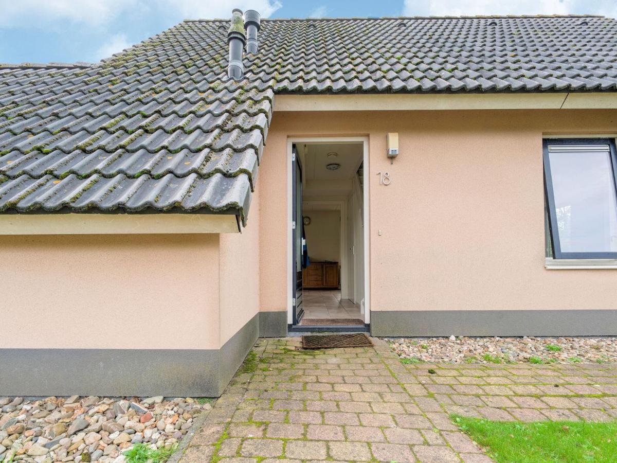 Serene Holiday Home In Gaasterl N Sleat Sondel Esterno foto