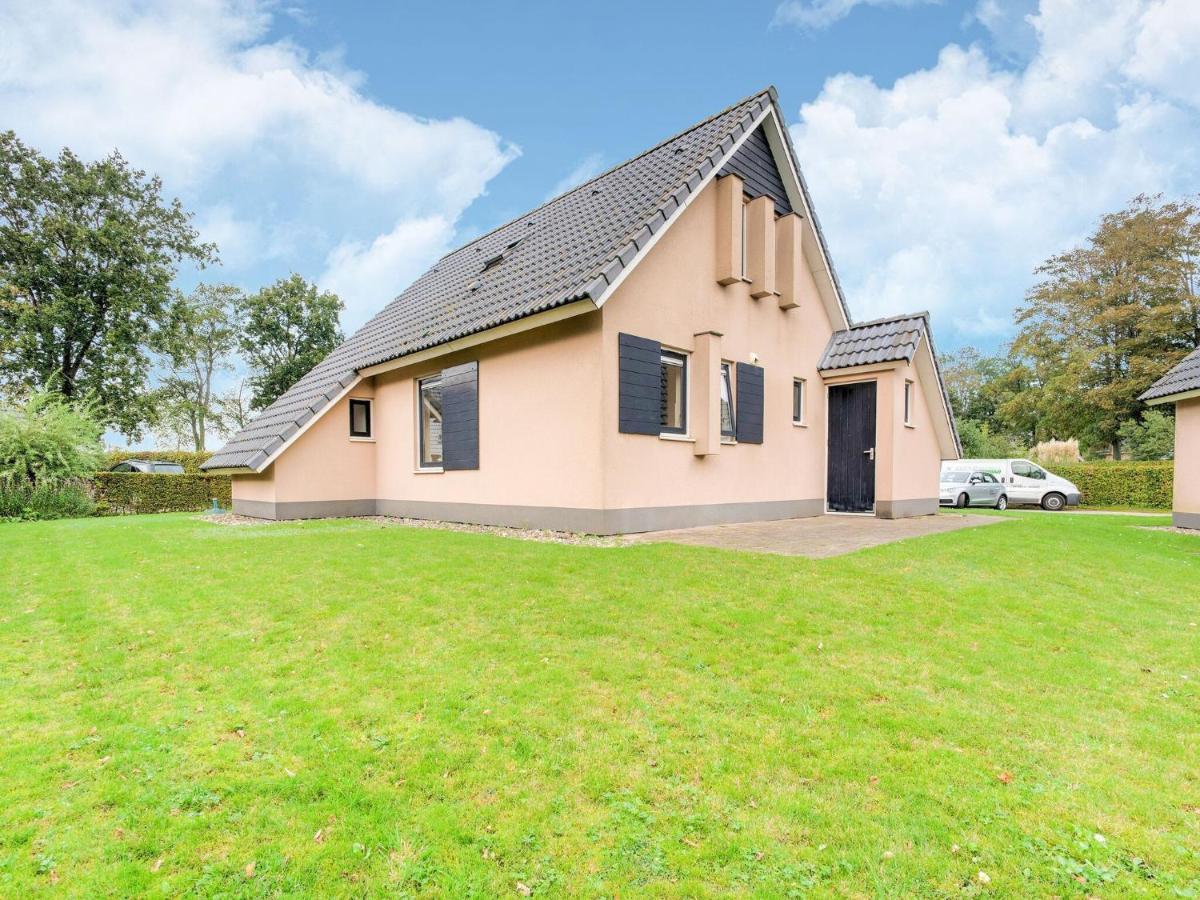 Serene Holiday Home In Gaasterl N Sleat Sondel Esterno foto