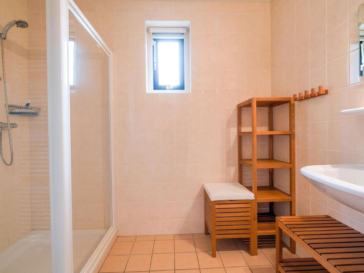 Serene Holiday Home In Gaasterl N Sleat Sondel Esterno foto