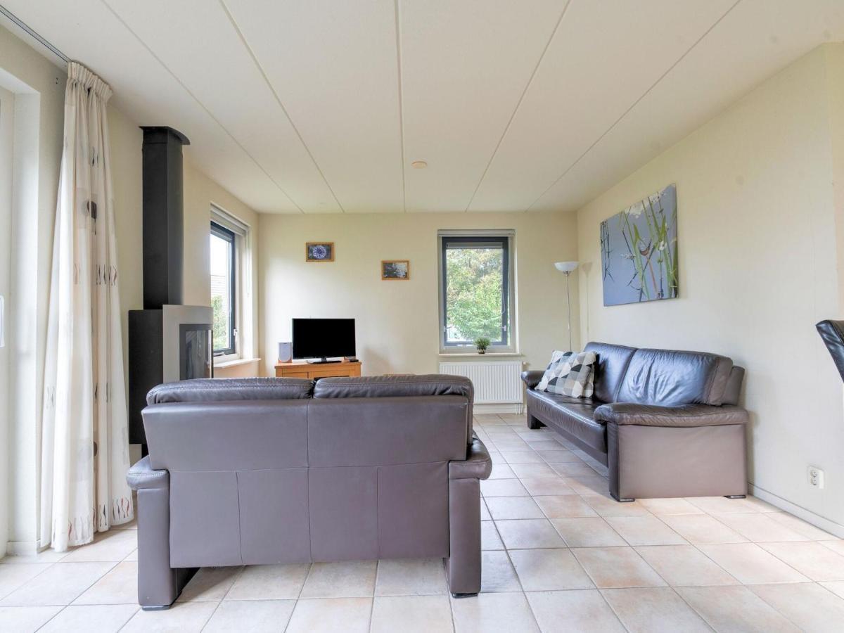 Serene Holiday Home In Gaasterl N Sleat Sondel Esterno foto
